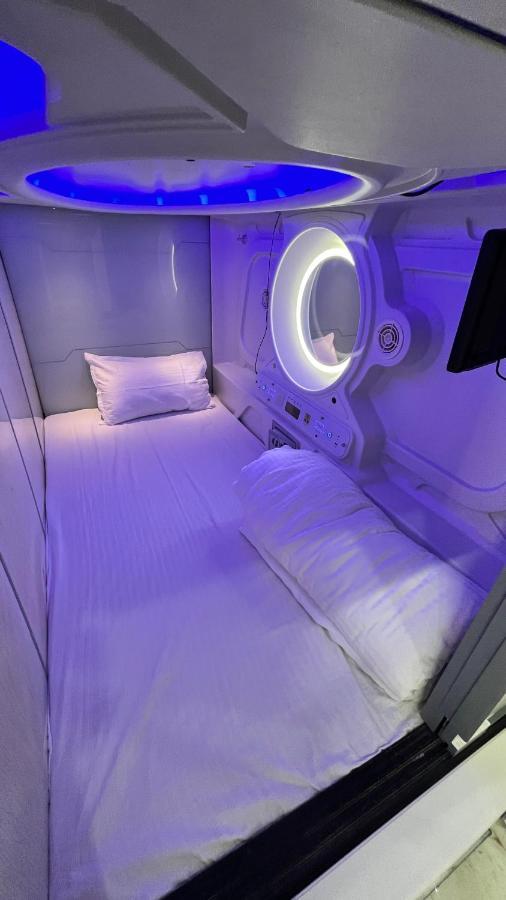 Astropods Hotel Bombay Eksteriør billede