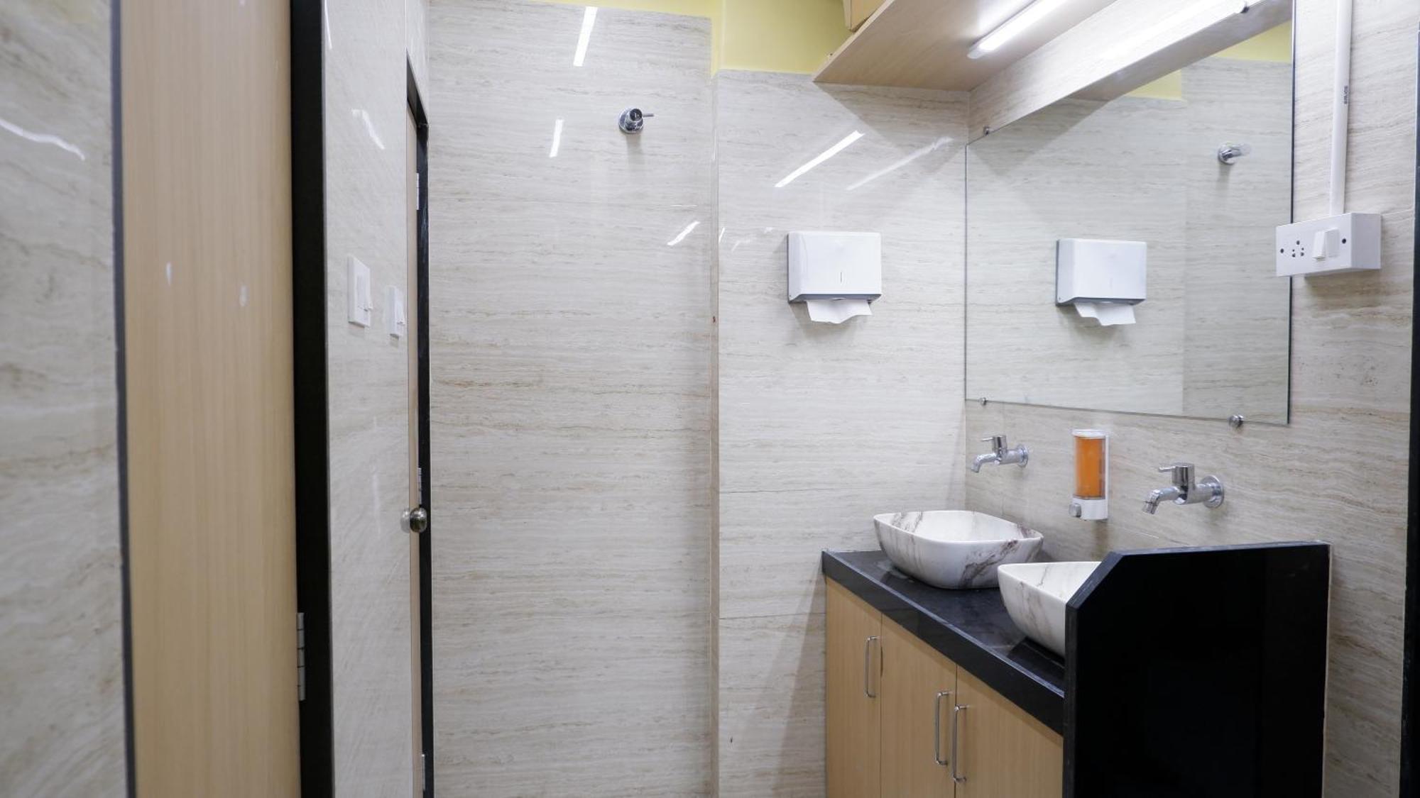 Astropods Hotel Bombay Eksteriør billede