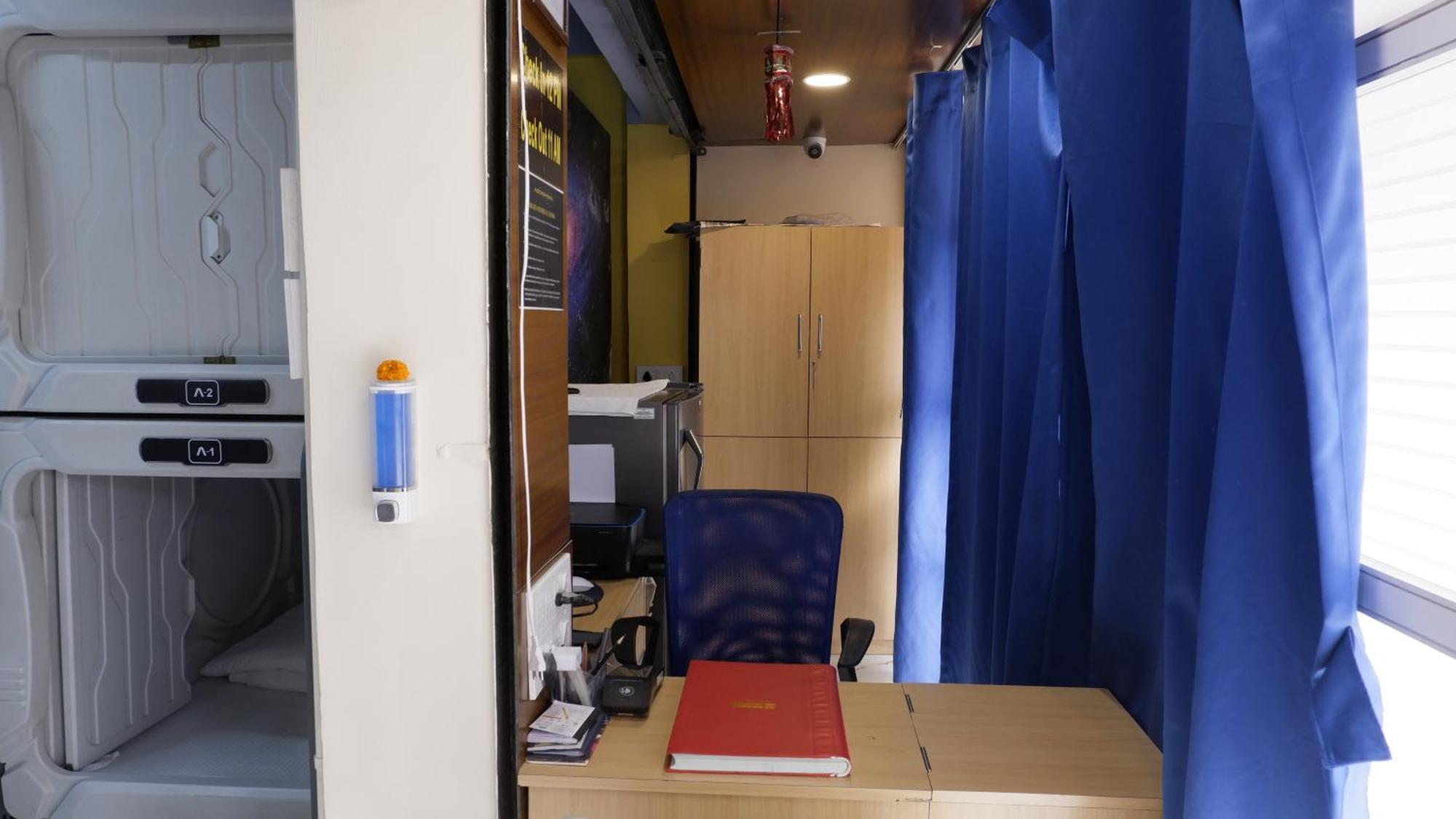 Astropods Hotel Bombay Eksteriør billede